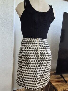 Loft Pencil Skirt, Abstract Design  w/Metallic Gold Threading & Back Zip Up SzXS